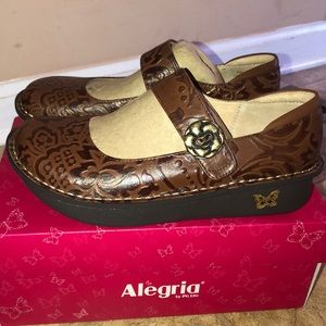 Alegria paloma style in yeehaw brown!